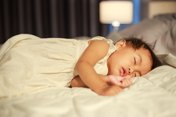 Obraz na płótnie Canvas baby sleeping on bed at home