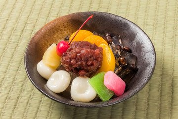 みつ豆　(Mitsumame)mixture of boiled beans, agar cubes