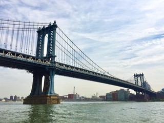 Fototapeta na wymiar Manhattan bridge over East river, New York