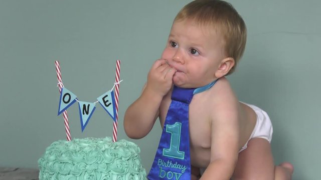 first birthday boy cake smash first taste 4k