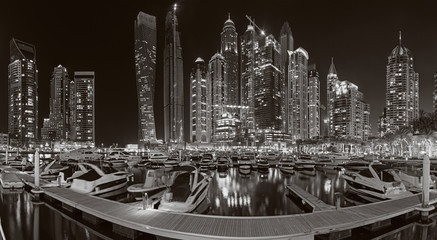 Dubai - The evening of Marina promenade.