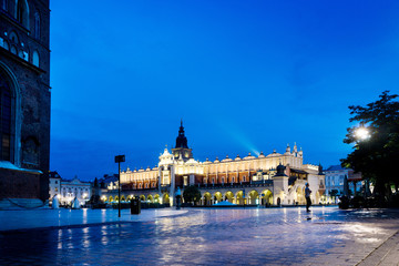 Fototapeta premium KRAKOW, POLAND - August 27, 2017: The main square of downtown Krakow, Poland