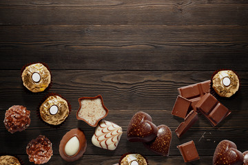 Fondo con chocolates para el día de San Valentín - 184540489