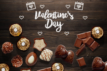 Fondo con chocolates para el día de San Valentín - 184541010
