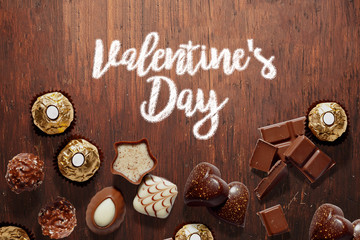 Fondo con chocolates para el día de San Valentín - 184541826