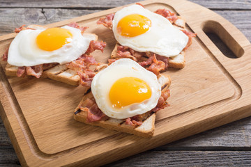 toast with bacon and fried eggs