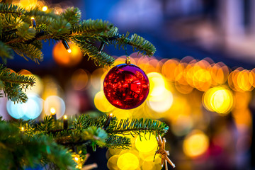 Weihnacht Deko Kugel am Baum