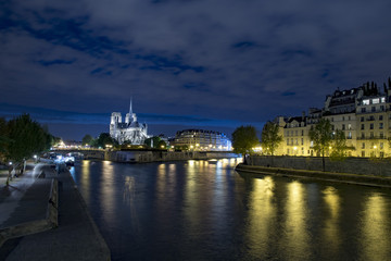 notre dame paris night view