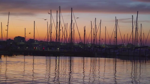 15512_The_orangey_sky_on_the_Rimini_port_harbor.mov