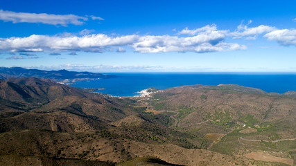 Photo aérienne de Llanca et La Selva de Mar depuis le parc naturel Cap de Creus