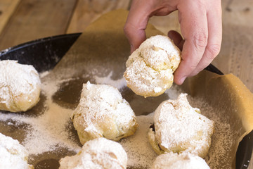 man hand holds eclairs for eating