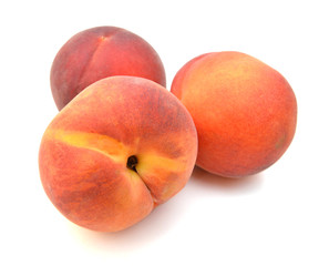 Fototapeta na wymiar Peaches isolated on white background