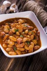 Baked beans in sauce
