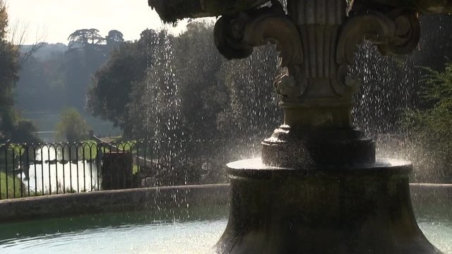 Roma, Italia. Villa Pamphili. Autunno Dettaglio fontana