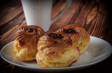 Cakes of cottage cheese with fruit jam, on an old wooden background