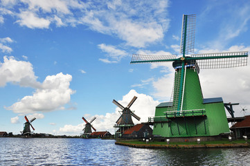 Naklejka premium Beautiful wind mills in the village Zaanse Schans in Netherlands