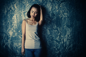 Fototapeta premium woman over grunge background
