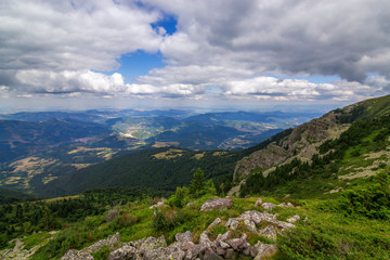 Fototapeta na wymiar Beautiful mountains landscape in bulgaria.