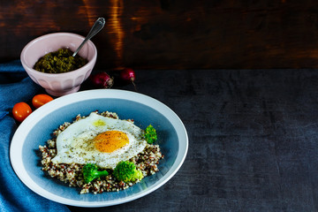 Quinoa, broccoli and egg