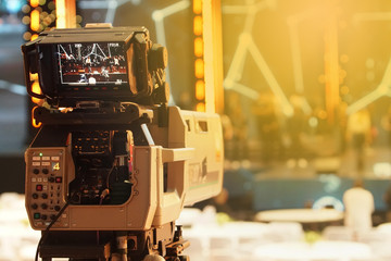 Video DSLR Camera social network live recording on interview session of contest