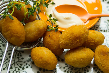 Caprichos, Käsekroketten aus Spanien mit Joghurtdip