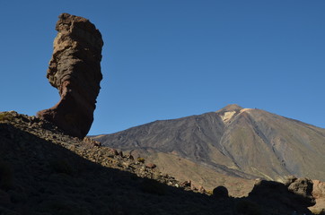 Rocher Cinchado, phénomène géologique devant le volcan Teide