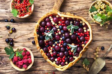 rustic summer pie with berries