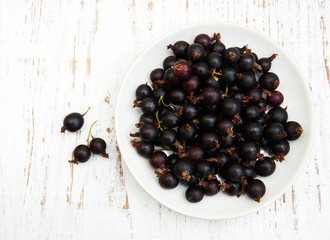 plate with black currant