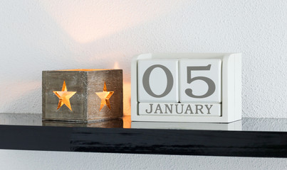 White block calendar present date 5 and month January