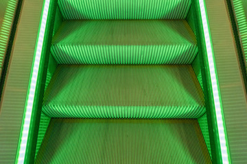 grüne Rolltreppe