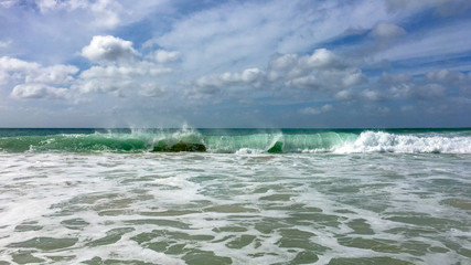 Obraz premium Waves crashing on Praia das Dunas, Boa Vista, Cape Verde