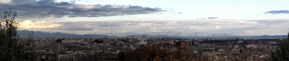 Fototapeta na wymiar Roma, Italia. Vista della città dal Gianicolo