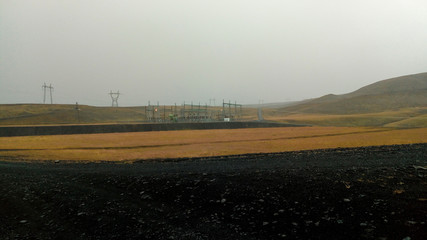 Una centrale nella nebbia islandese