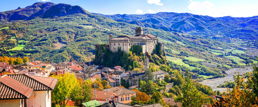 Bardi Castle Fortress Panorama: Dramatic Medieval Citadel on a Cliff in Emilia-Romagna, Parma Region Italy, Scenic Mountain Valley View, Historic Italian Architecture and Rural Tourism 10K High Res