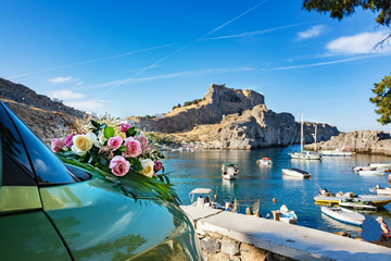 Wedding flowers on car hood in St. Paul´s bay on Rhodes, Greece - obrazy, fototapety, plakaty