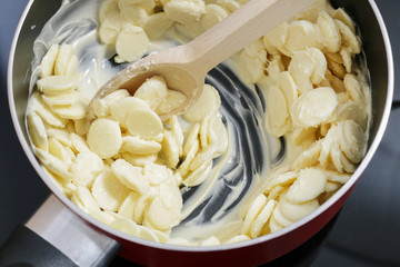 How to make cake pops - melting white chocolate in the pot.