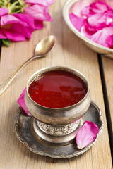 Making rose jelly