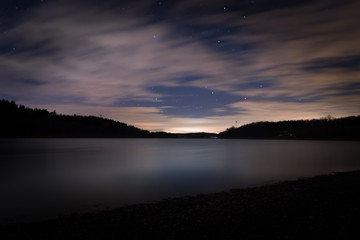 talsperre p&ouml;hl bei sternenhimmel I