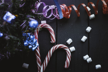 Candy Cane, with marshmallow, serpentine and with a Christmas tree. - 184731277