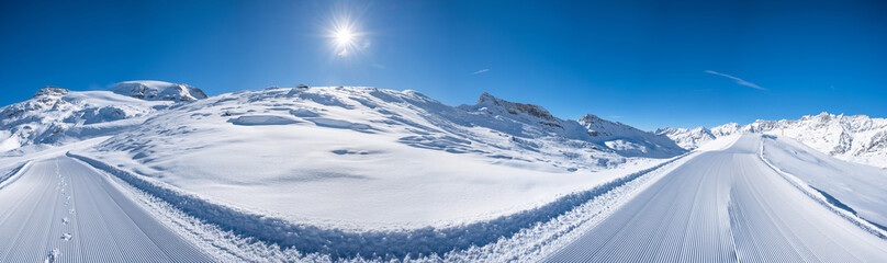 Fototapeta na wymiar Panoramic view of Italian Alps in the winter