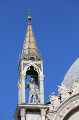 Fototapeta na wymiar detail of the Basilica of Saint Mark in Venice in Italy