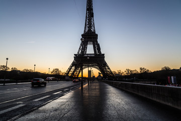 Fototapeta premium Gorgeous orange and blue sky at the Eiffel tower.