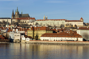 Obraz premium View on the winter Prague gothic Castle above River Vltava, Czech Republic