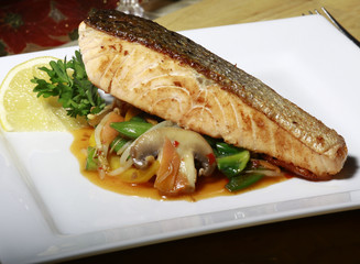 Salmon with vegetable stir fry 5