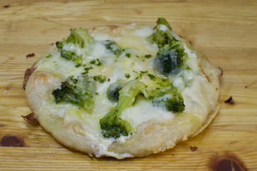 pizzetta con broccoli