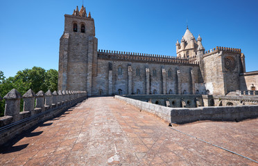 Obraz premium The view of Cathedral (Se) of Evora from the roof of the cloister. Evora. Portugal.