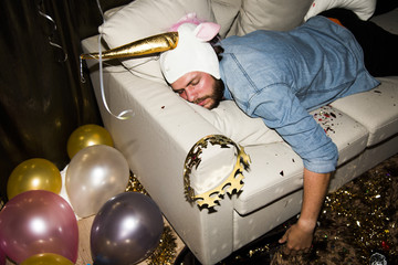 Drunk people in a party - obrazy, fototapety, plakaty