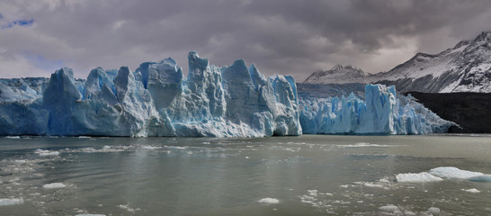  Gray Glacier Lake TorresDelPaine 01