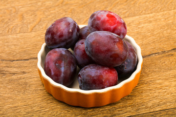 Plums in the bowl