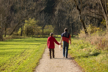 Fototapeta premium couple in the forest